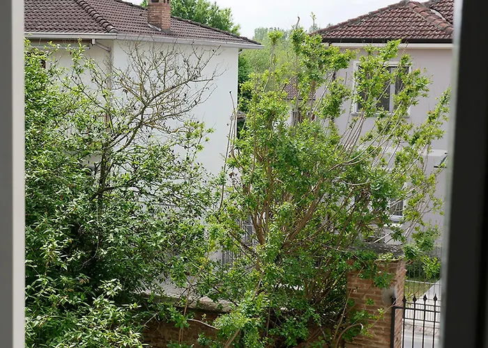 Oda ve Kahvaltı Bresbot 4*